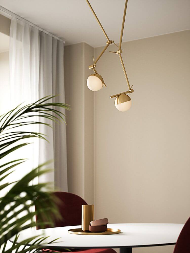 Wandleuchte Contina in eleganter Umgebung, moderne Gestaltung mit opalweißen Glaskugeln und goldfarbenem Gestell.