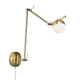 Wandleuchte Contina mit elegantem Design, opalweißer Glaskuppel und blendfreier Beleuchtung.