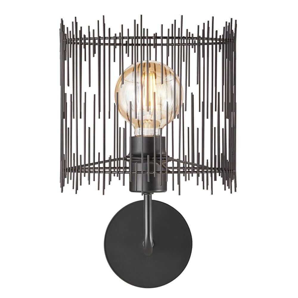 Wandleuchte Elvis mit modernem Design und dekorativem Lampenschirm aus Metall.