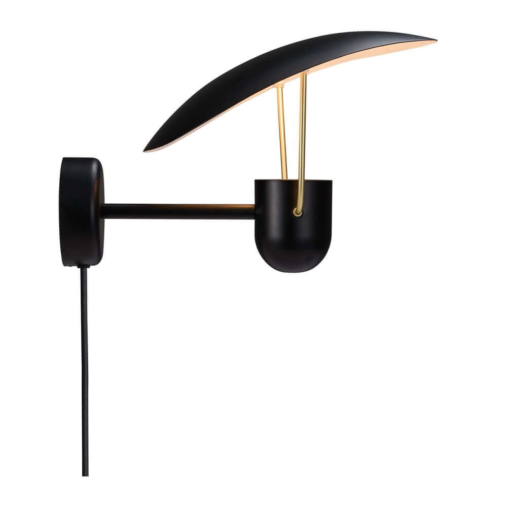 Wandleuchte Fabiola in elegantem Schwarz mit skulpturalem Design und goldenen Details.