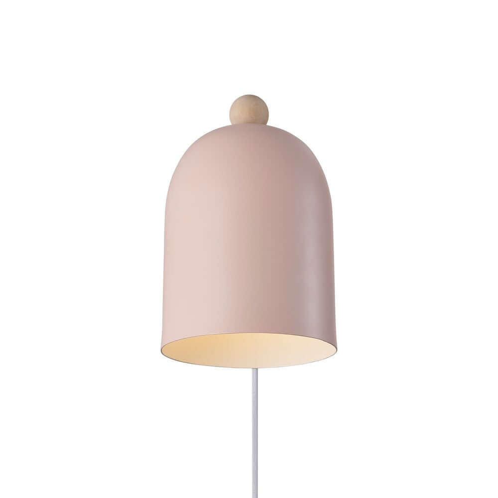 Wandleuchte Gaston in zartrosa mit Holzdetail, ideal für Kinderzimmer und Spielräume.