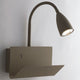 Wandleuchte Gulp mit USB-Ladefunktion, minimalistische grüne Spotlampe für modernes Wohndesign.