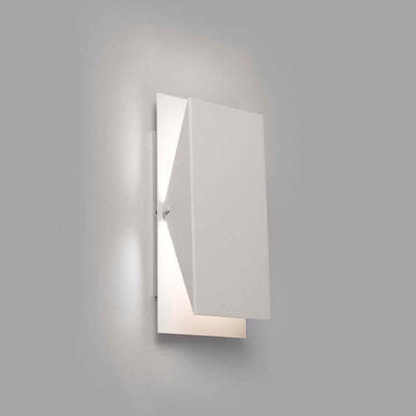 HOMS white wall light mounted on a wall, modern design with clean lines and soft illumination.