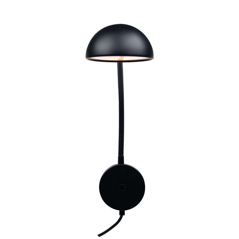Wandleuchte Nomi mit flexibler Armatur zum optimalen Ausrichten des Lichtes, ideal zum Arbeiten oder Lesen.