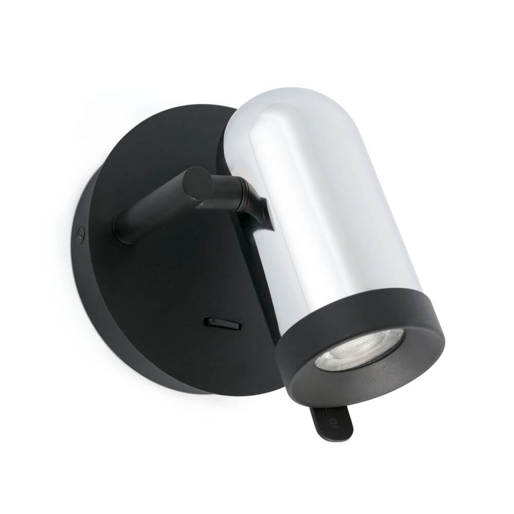 Wandleuchte ORLEANS Chrom, Schwarz an der Wand montiert, modernes Design mit schwarzem und chromfarbenem Finish.