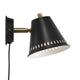 Wandleuchte Pine mit schwarzem Lampenschirm und goldener Befestigung, modern und elegant.