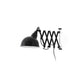 Wandleuchte RAS Schwarz an der Wand mit verstellbarem Arm und schwarzem Lampenschirm.