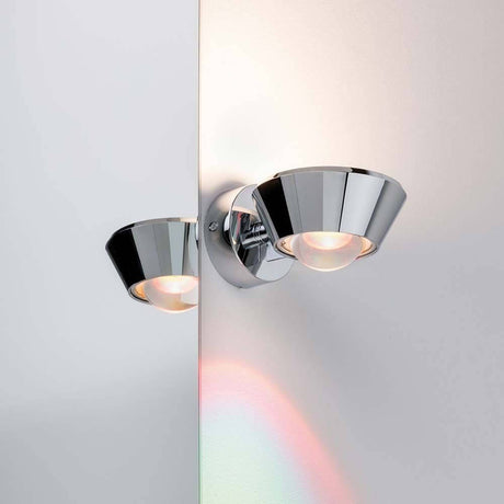 Wandleuchte Sabik IP44 LED Dimmbar 13W Chrom 230V an einer Wand montiert mit dekorativen Lichtakzenten.