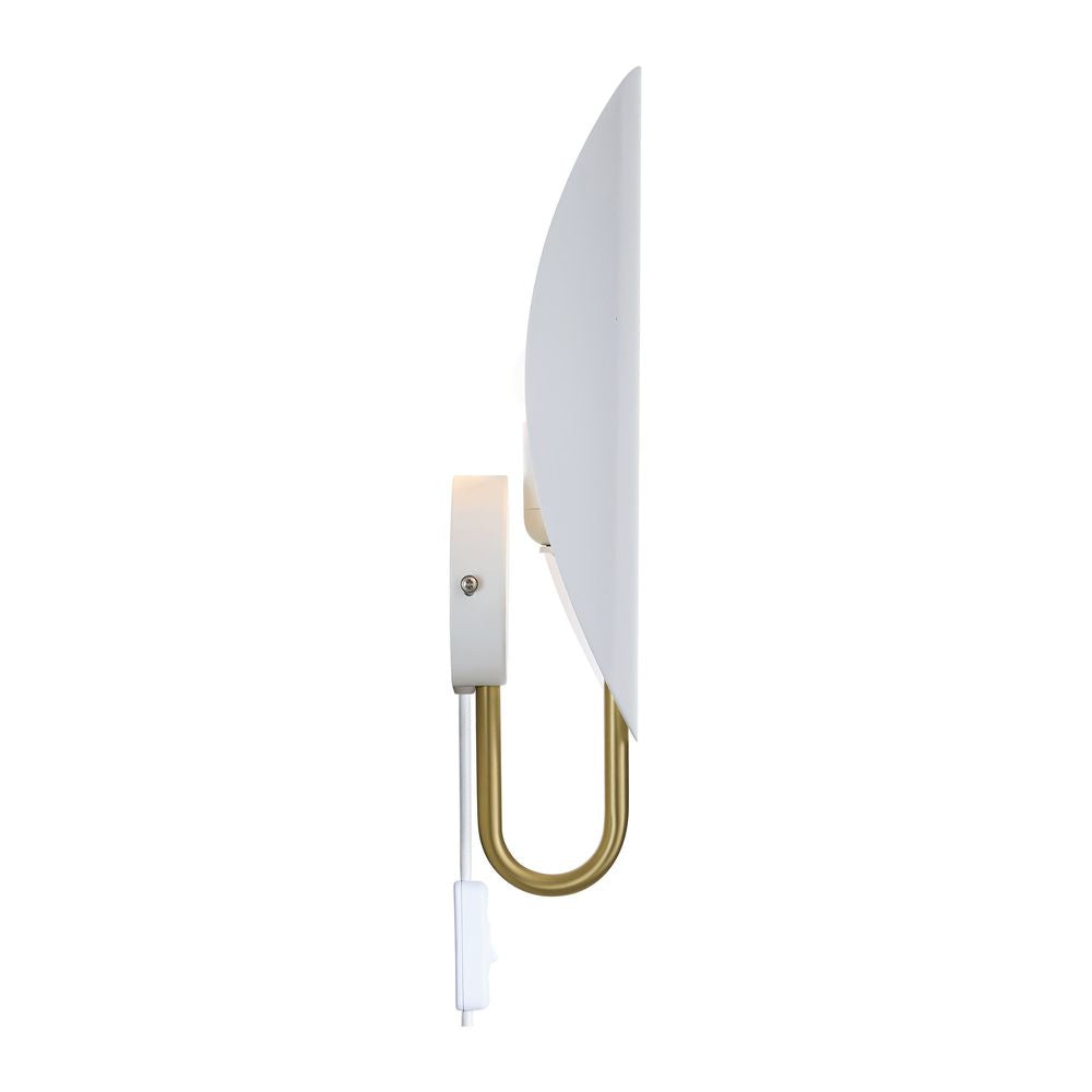 Wandleuchte Spargo von Anker Studio mit gebogenem Schirm und elegantem Messing-Sockel.