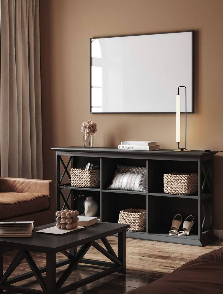 Wetro LED Tischleuchte 3000K Schwarz, Gold auf einem modernen Sideboard in elegantem Wohnambiente.