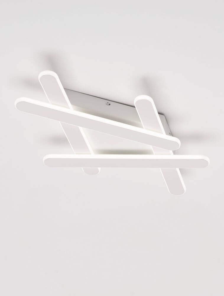 Moderne Willow LED Deckenleuchte 39cm, 4-flammig, elegantes Design aus weißem Metall mit opalenem Acryl.