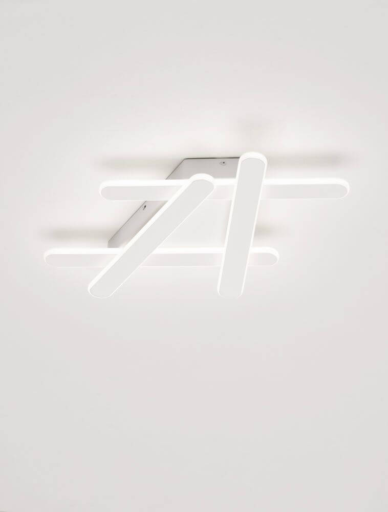 Moderne Willow LED Deckenleuchte 39cm in Weiß, 4-flammig, stilvolles Design für warmes Licht bei 3000K.