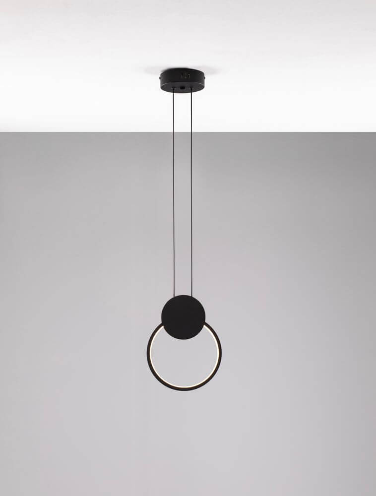 Wiro LED Pendelleuchte 3000K Rund Schwarz mit modernen Ring-Design in Schwarz und transluzentem Acryl.