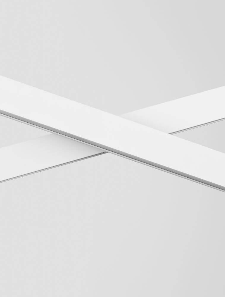 X-Line LED Pendelleuchte in weiß, modernes Design mit zwei Lichtquellen, ideal für innovative Raumgestaltung.