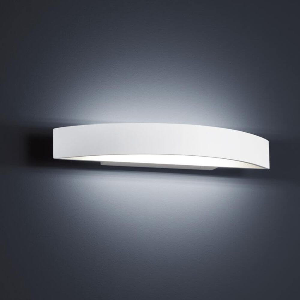 Yona LED Wandleuchte 37, 5cmcm 1980lm Weiß an der Wand mit_diffusem Licht und elegantem Design.