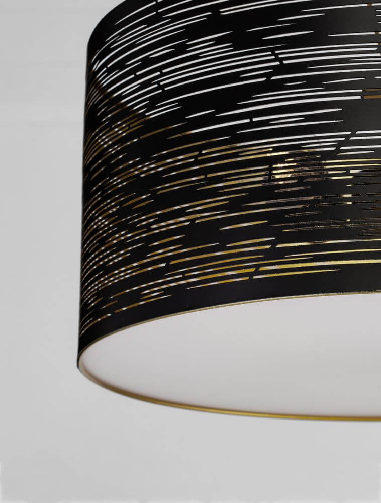 Zane Pendelleuchte Schwarz, Gold mit filigranem Lammerschirm und goldener Innenseite für modernes Ambiente.