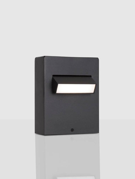 Applique murale extérieure Zelda LED 3000K noir IP65 au design moderne pour l’éclairage extérieur.