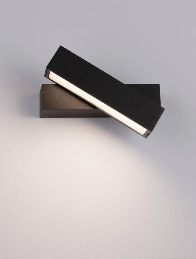 Ziri LED Außenwandleuchte 3000K Anthrazit IP65 kombiniert modernes Design mit warmweißem Licht für Außenbereiche.