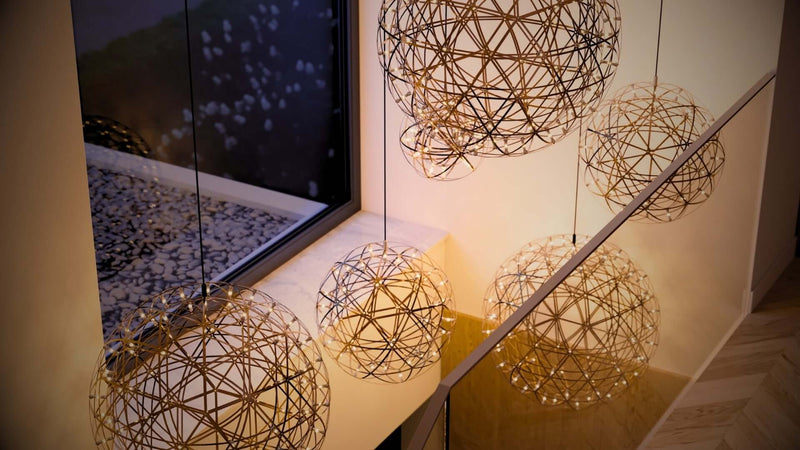 moderne hängende Leuchten mit geometrischem Design im Innenraum, warmes Licht und entspannte Atmosphäre.