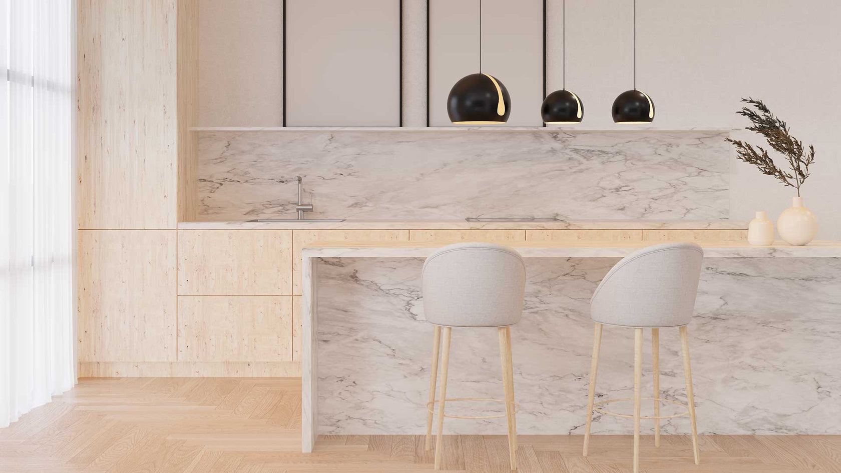 Moderne Küche mit marmorierter Arbeitsfläche, hellen Holzdetails und eleganten Pendelleuchten.