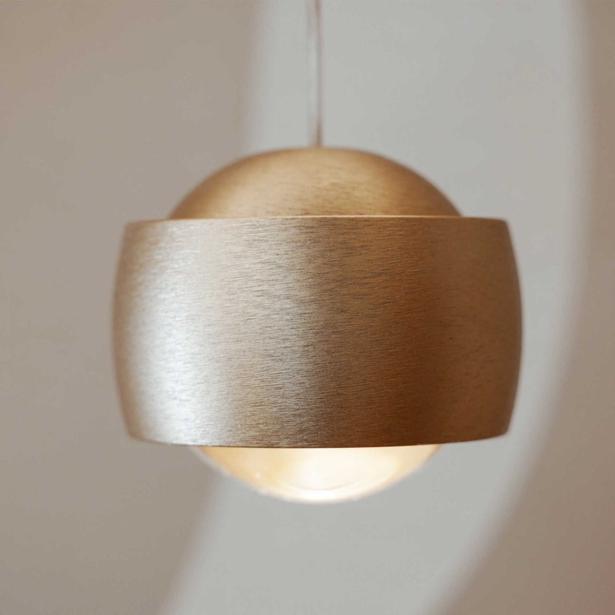 s.luce Beam LED Hängelampe 1-Phasen-Schienensystem Mitteleinspeiser moderne goldene Pendelleuchte