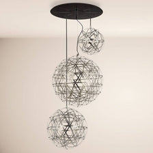 s.luce Atom combinaison de suspensions XL Modular avec des luminaires modernes LED en disposition sphérique.