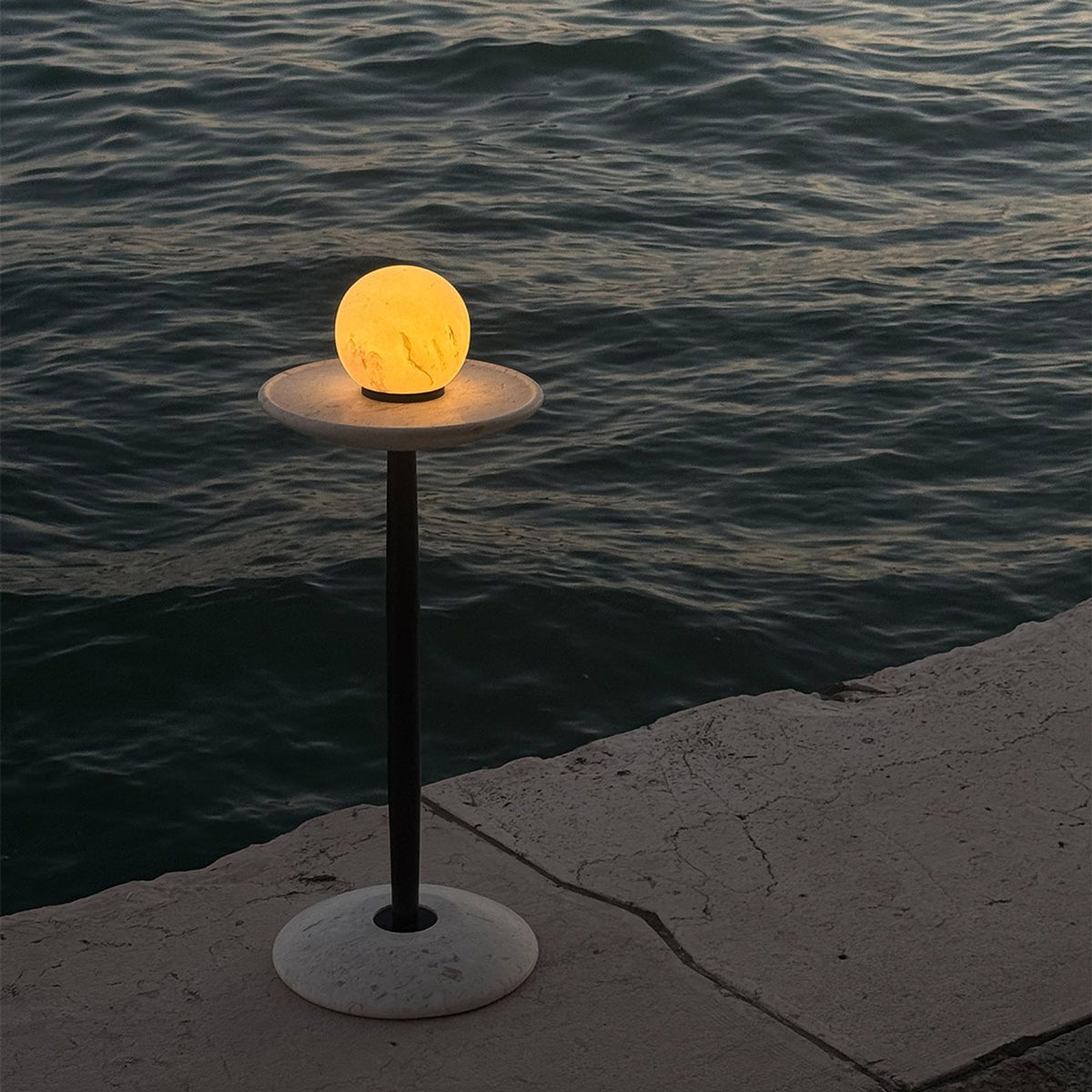 LED-Tischleuchte Luna Akku Marmor, Gold dimmbar Ø12cm (2)