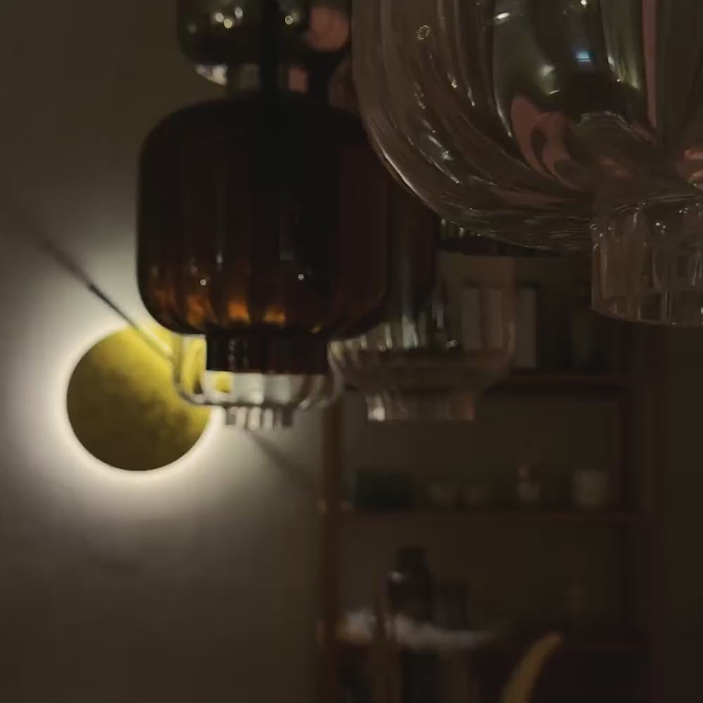 s.luce Artus LED Wandleuchte & Deckenlampe mit elegantem Design und warmem Licht in modernem Raum.