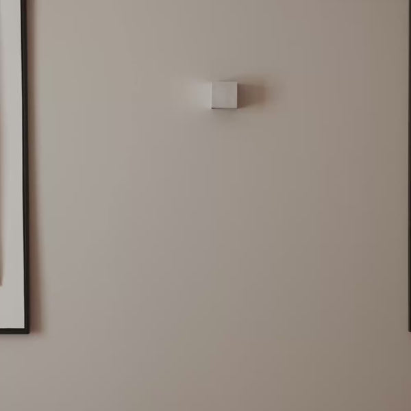 s.luce Ixa LED Wandlampe mit Bewegungsmelder, moderne weiße Wandleuchte für stilvolle Innenräume