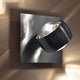 Moderne vegglampe Beam med dekkplate, 12x12 cm, i svart og stål for individuell lysdesign.