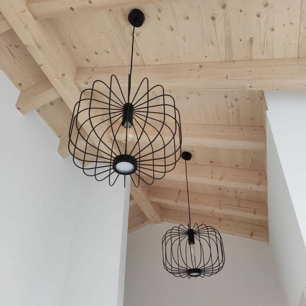 s.luce Suspension grille Rooms en noir, design moderne pour un éclairage d’ambiance élégant.
