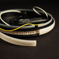 s.luce Cloud Wandleuchte Komponenten mit LED-Band und reflektierender Abdeckung auf schwarzem Hintergrund.