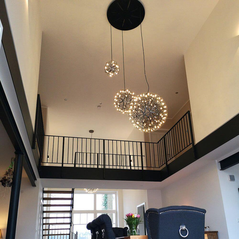 s.luce Atom XL Hängeleuchten-Kombination Modular im modernen Wohnraum mit kreativen Lichtgestaltung.