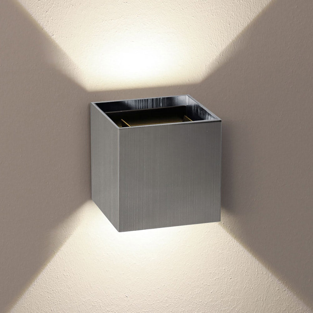 s.luce Ixa LED wall lamp with motion detector