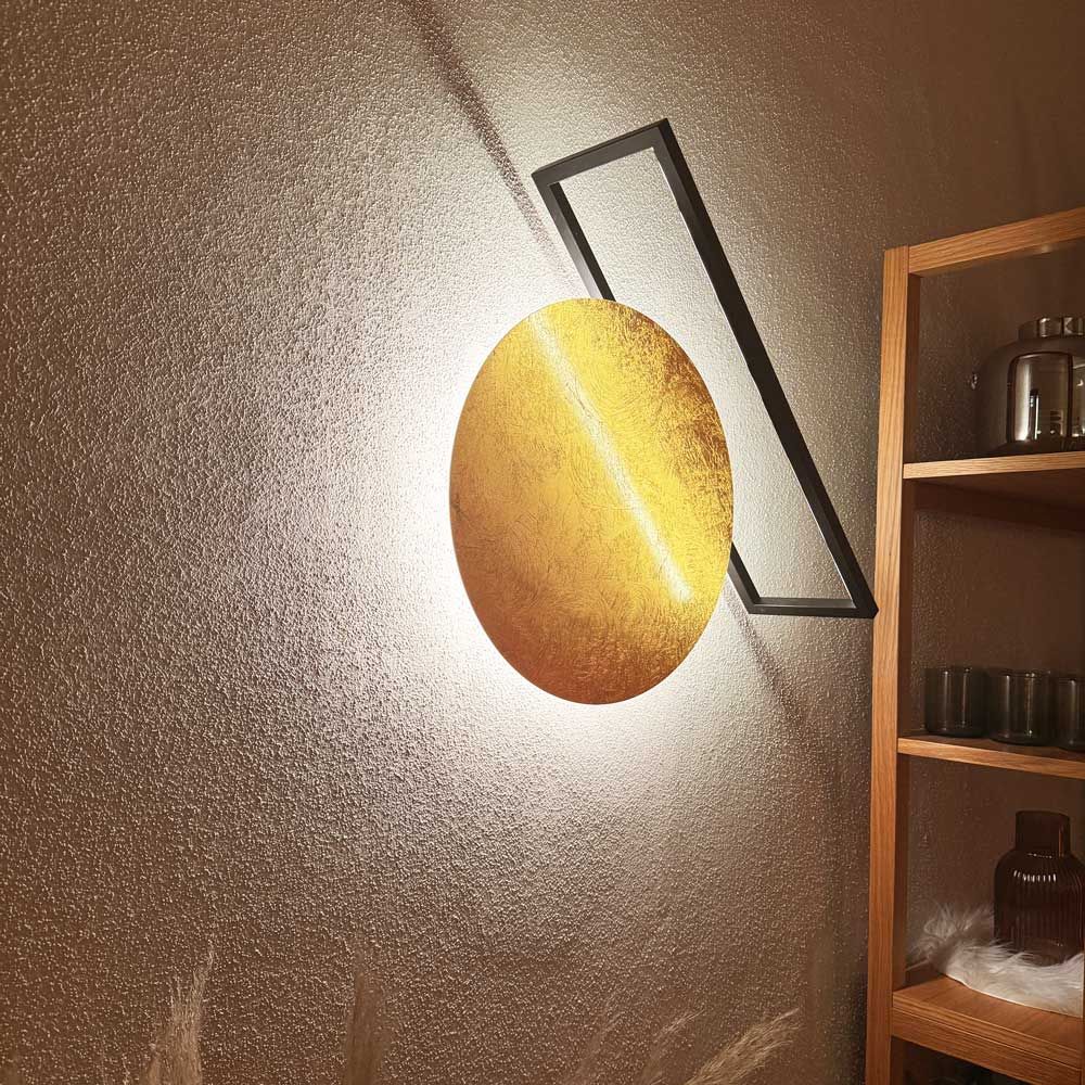 s.luce Artus LED Wandleuchte & Deckenlampe mit goldener, runder Wandlampe und modernem Design.