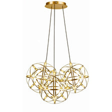 s.luce Atom Cluster LED Mehrfach-Pendelleuchte 3-flammig in filigranem Design mit geometrischen Leuchtenelementen.