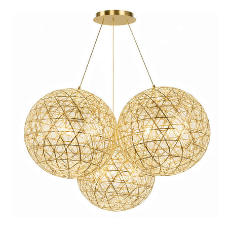 s.luce Atom Cluster LED Mehrfach-Pendelleuchte 3-flammig mit drei geometrischen Leuchtenelementen.