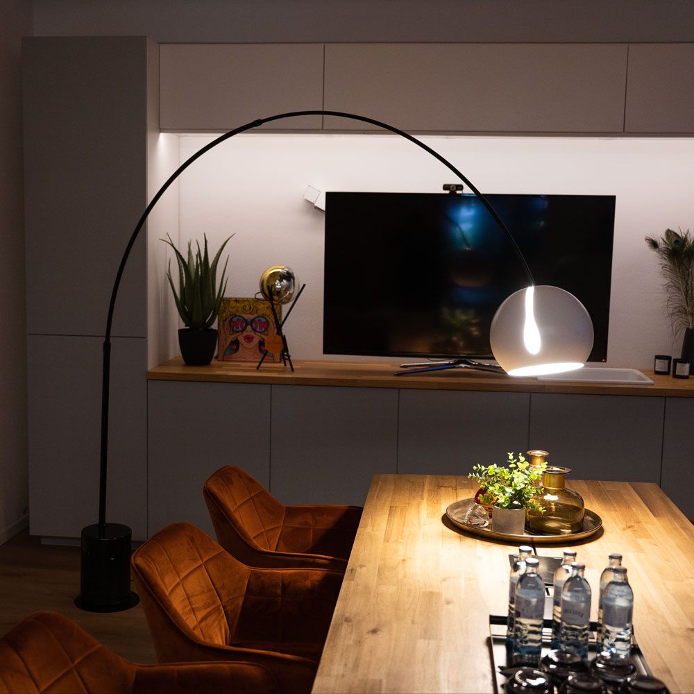 s.luce Buelampe i kugledesign med moderne marmorfod