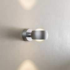s.luce Beam LED-wandlamp modern Up & Down in stijlvol design aan de muur gemonteerd