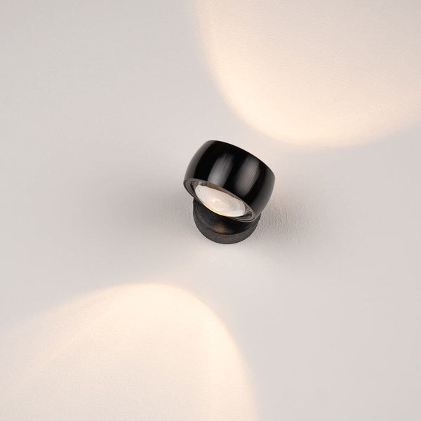 s.luce Chip LED para candeeiro de parede Beam em preto, candeeiro de parede moderno com design de luz versátil.