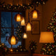 s.luce Belluna Galerieleuchte 20-flammig Ø 120cm Baldachin in festlich dekoriertem Raum mit Weihnachtsbaum.