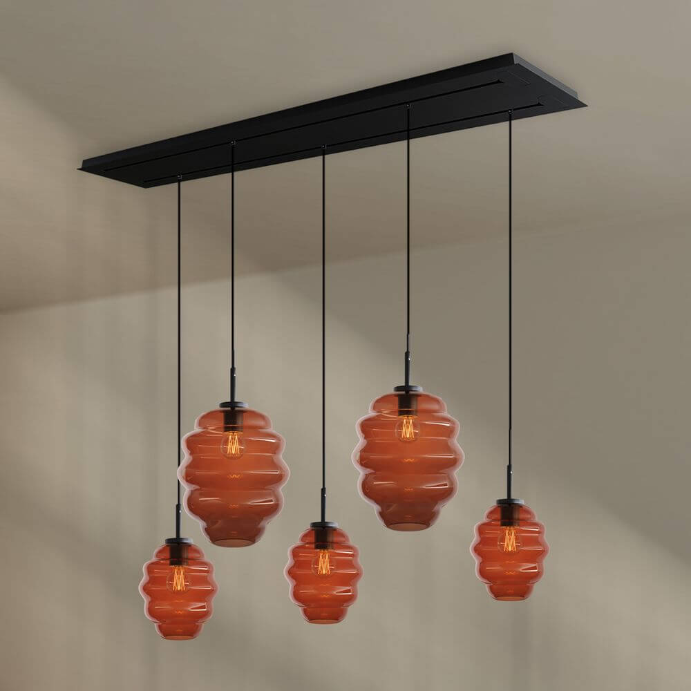 s.luce Echos Esstischlampe 5-flammig 2-reihig 160cm Ø 18/25cm mit mundgeblasenen Glaskörpern in Braun.