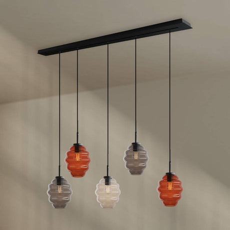 s.luce Echos Esstischleuchte 5-flammig, elegant mit bunten Glaskörpern, für stilvolle Wohnräume.