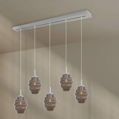 s.luce Echos Esstischleuchte 5-flammig mit mundgeblasenen Glaskörpern und 160 cm Baldachin.