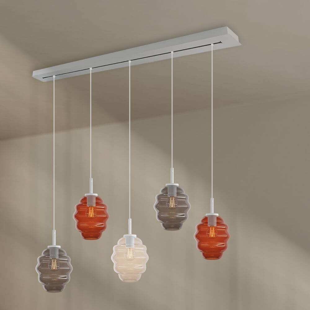 s.luce Echos Esstischleuchte 5-flammig 160cm Baldachin Ø 18cm mit fünf bunten Glaskörpern.