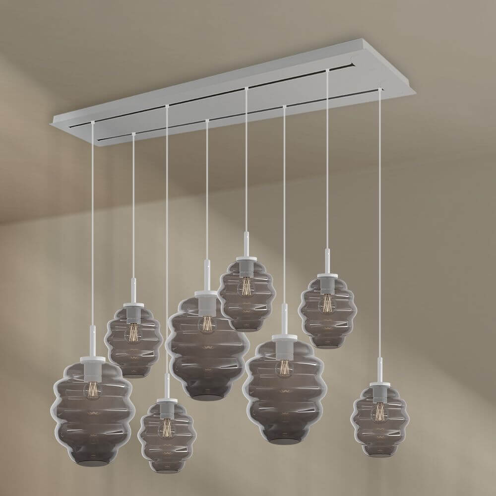 s.luce Echos 8-flammige Esstischleuchte mit mundgeblasenen Glaskörpern in Braun, moderne Pendelleuchte für stilvolle Räume.
