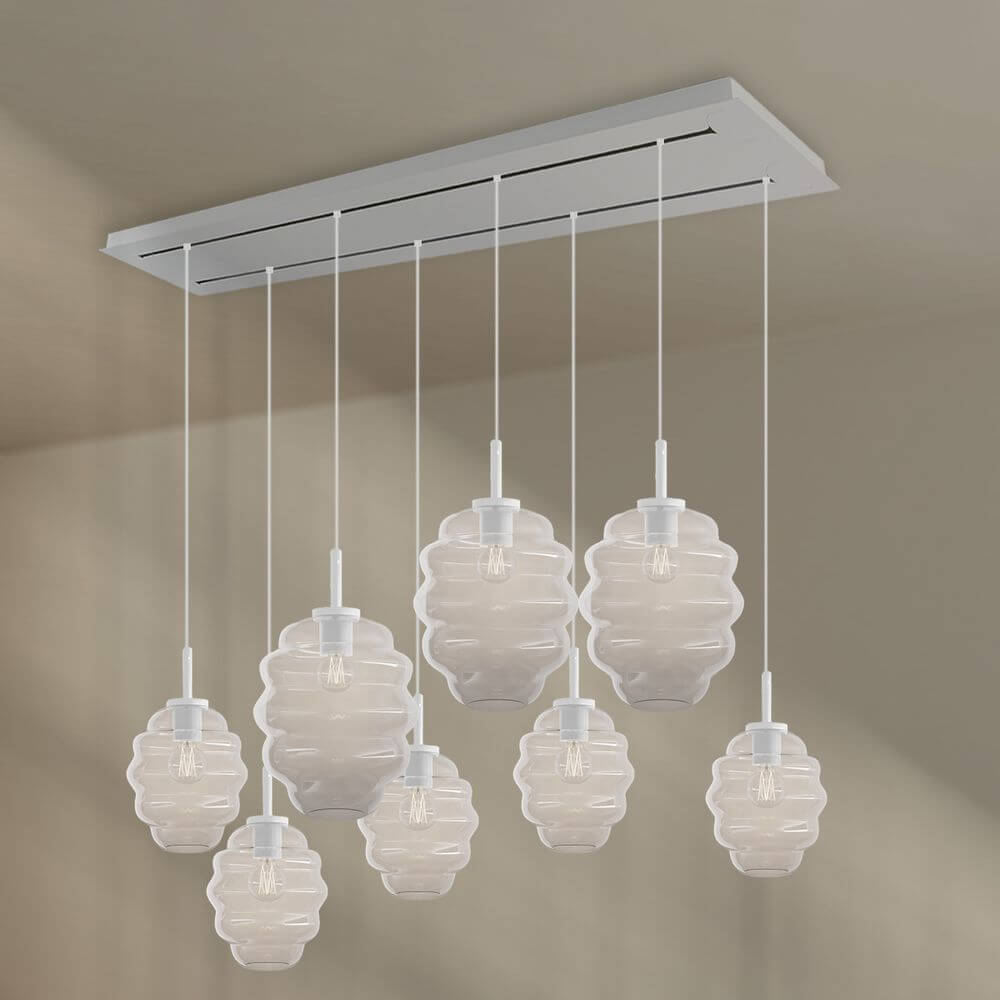 Moderne s.luce Echos Esstischleuchte mit 8 mundgeblasenen Glaskörpern in eleganter Anordnung.