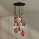 s.luce Echos Galerieleuchte mit 12 mundgeblasenen Glaskörpern in Braun, Rauch und Klar als elegante Pendelleuchte.