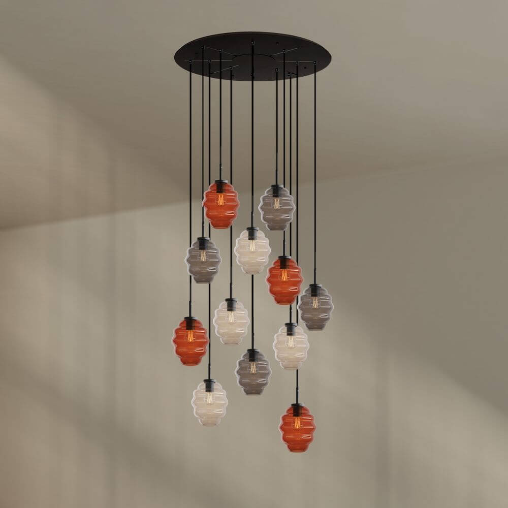 s.luce Echos Galerieleuchte 12-flammig mit bunten Glaskörpern und elegantem Baldachin.