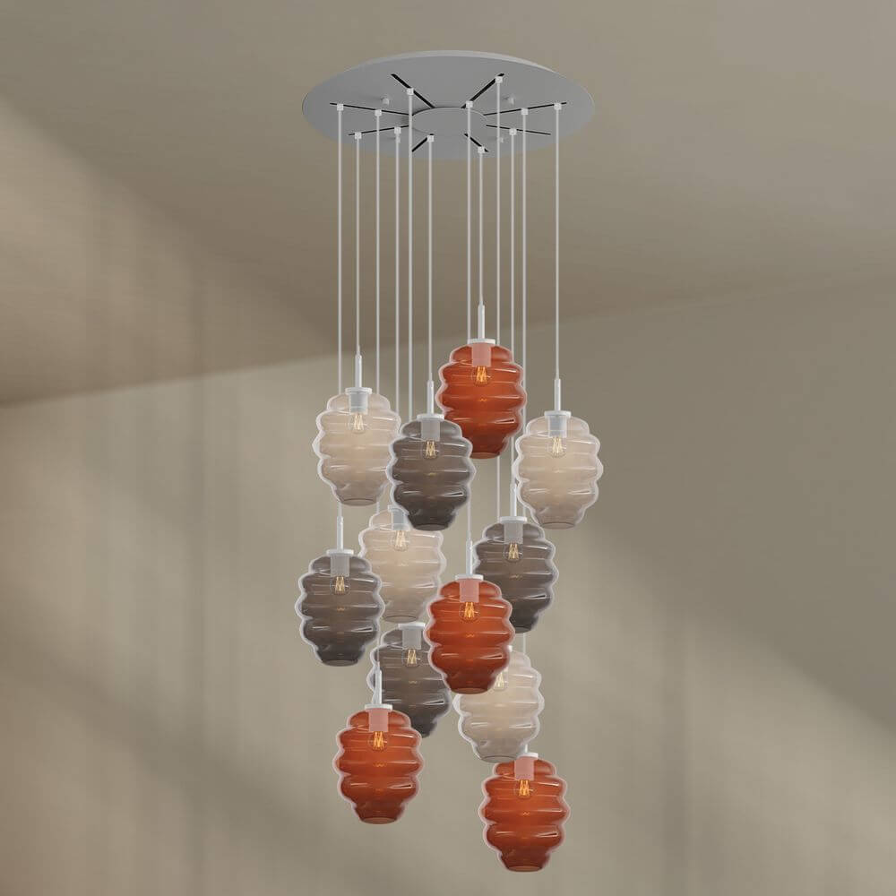 s.luce Echos 12-flammige Galerieleuchte mit mundgeblasenen Glaskörpern in Braun und Rauch, Ø 80cm.